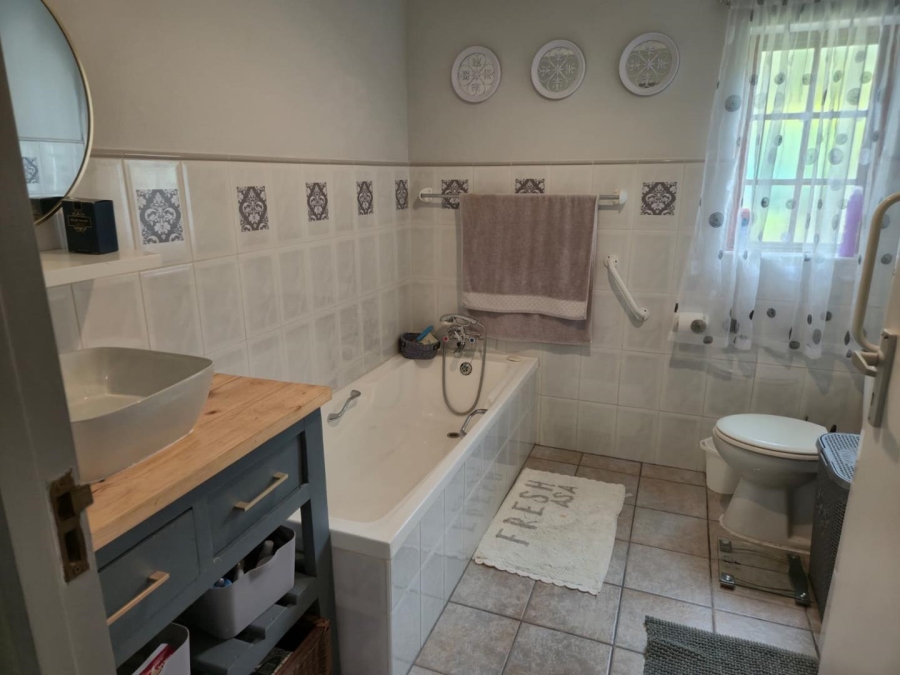 To Let 3 Bedroom Property for Rent in Old Place Western Cape